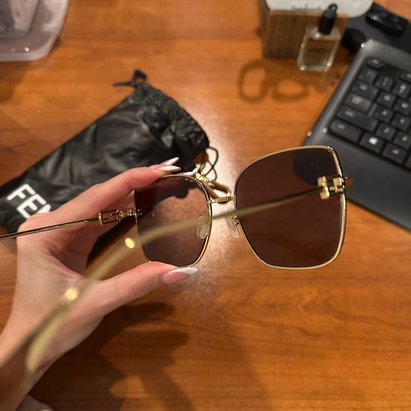 Fendi sunglasses - Picture 4 of 4